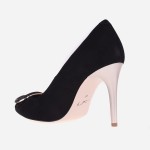 Złota szpilka model 7643 nero zamsz