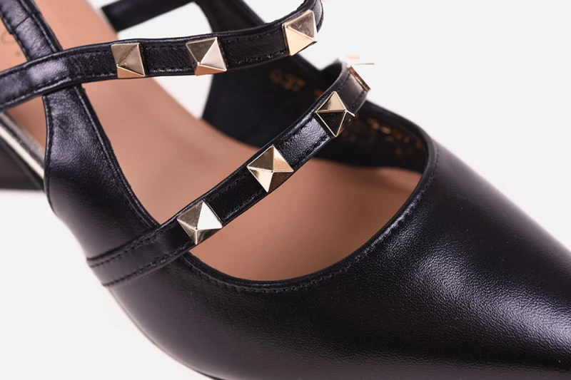 Skórzane buty Visconi trójkątny obcas nity model 7523
